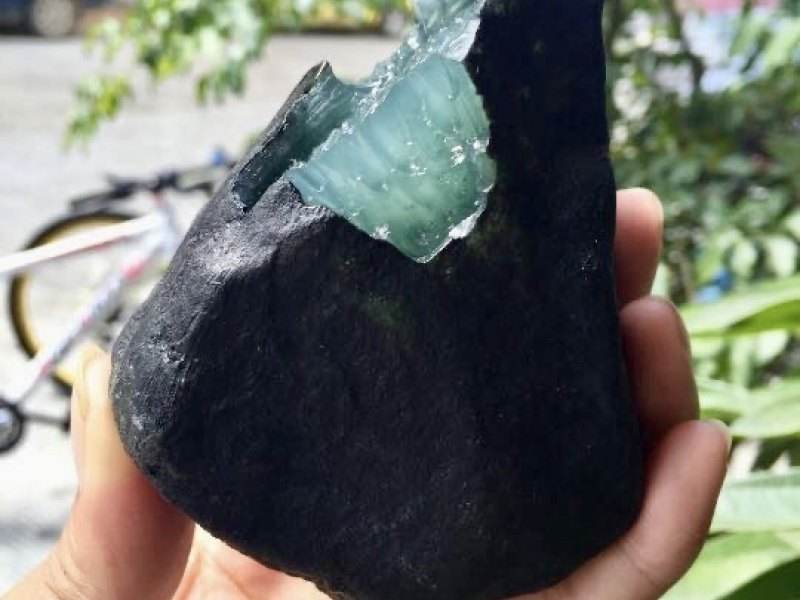 娟子翡翠原石直播,和田玉和翡翠哪个贵-第2张图片-翡翠网 娟子翡翠原石直播,和田玉和翡翠哪个贵-第2张图片-翡翠网