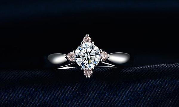 关于求婚戒指大小怎么能买合适的信息-第2张图片-翡翠网 关于求婚戒指大小怎么能买合适的信息-第2张图片-翡翠网