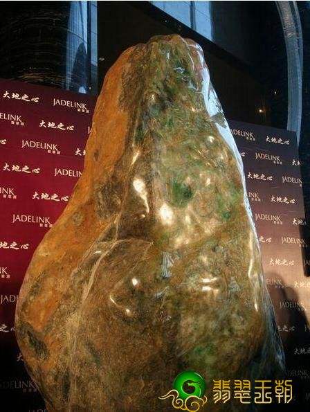 翡翠最贵的原石十亿6500万翡翠原石开了10亿-第1张图片-翡翠网 翡翠最贵的原石十亿6500万翡翠原石开了10亿-第1张图片-翡翠网