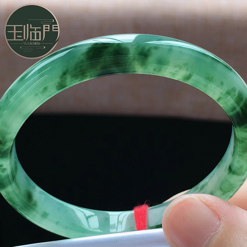 冰种翡翠贵妃镯价格的简单介绍-第2张图片-翡翠网 冰种翡翠贵妃镯价格的简单介绍-第2张图片-翡翠网