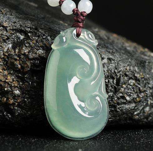 翡翠吊坠知识详解及保养的简单介绍-第1张图片-翡翠网 翡翠吊坠知识详解及保养的简单介绍-第1张图片-翡翠网