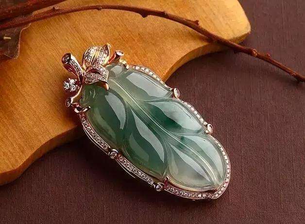 翡翠吊坠知识详解及保养的简单介绍-第2张图片-翡翠网 翡翠吊坠知识详解及保养的简单介绍-第2张图片-翡翠网