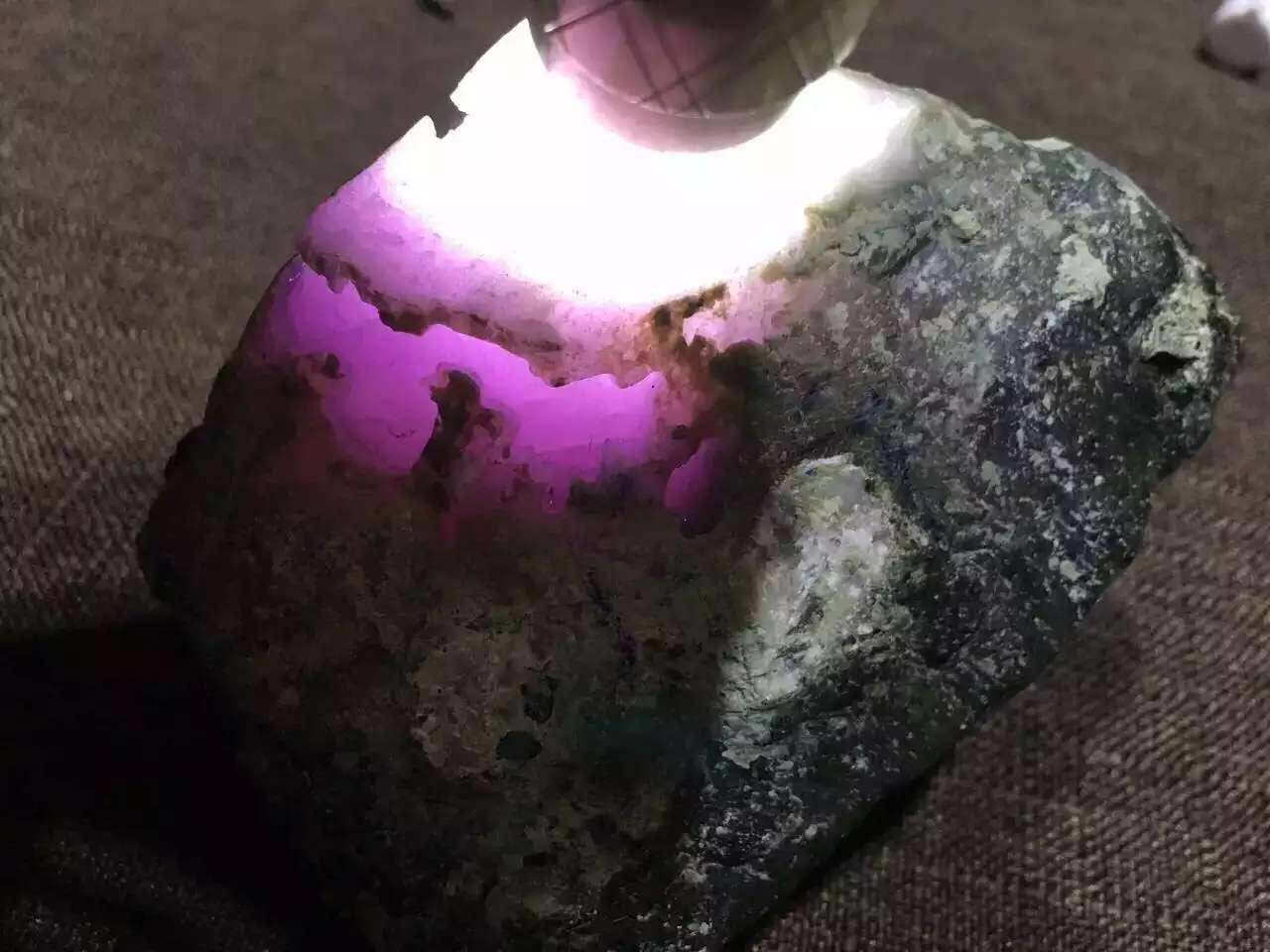 翡翠原石在哪里找翡翠原石哪里找-第1张图片-翡翠网 翡翠原石在哪里找翡翠原石哪里找-第1张图片-翡翠网