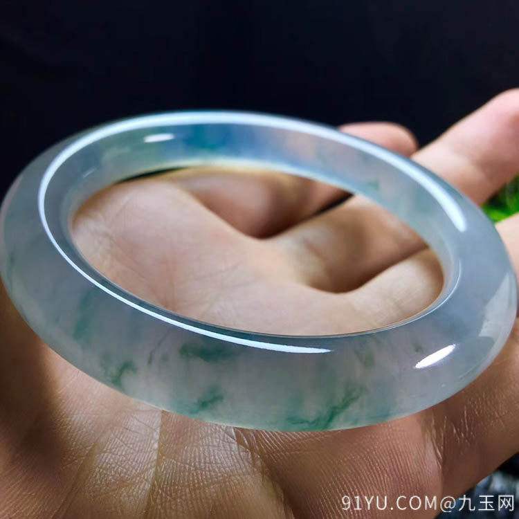翡翠手镯不透明价格,白色不透明翡翠属于什么档次-第1张图片-翡翠网 翡翠手镯不透明价格,白色不透明翡翠属于什么档次-第1张图片-翡翠网