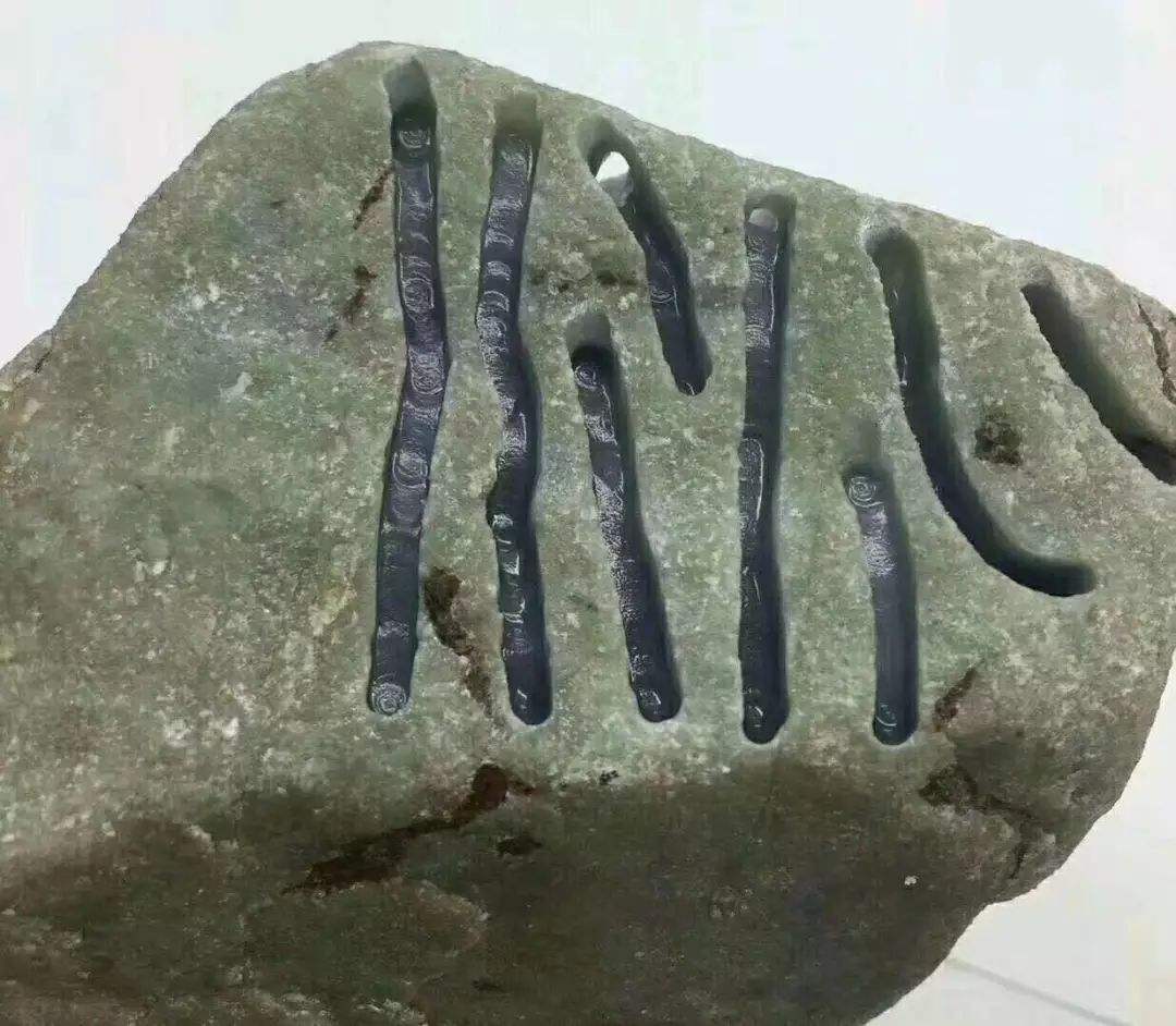 堵翡翠原石四川大翡翠原石-第2张图片-翡翠网 堵翡翠原石四川大翡翠原石-第2张图片-翡翠网