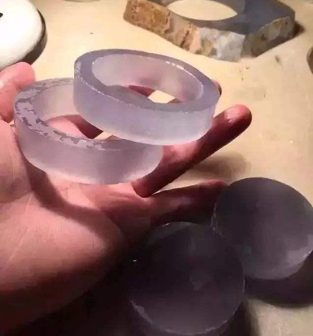 包含开翡翠原石盲盒决招的词条-第1张图片-翡翠网 包含开翡翠原石盲盒决招的词条-第1张图片-翡翠网