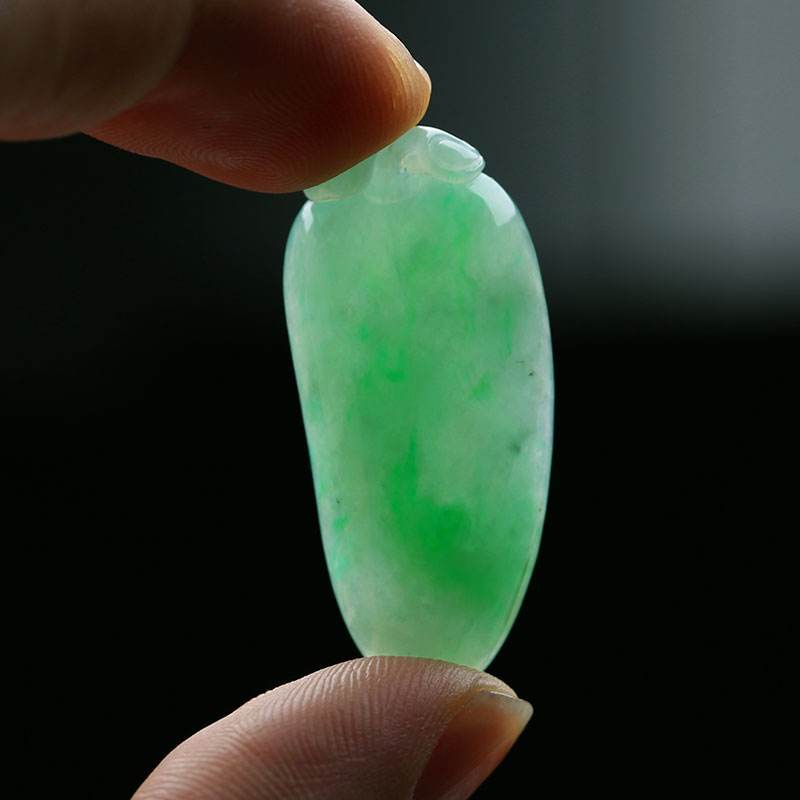 冰儒翡翠吊坠价格,糯冰吊坠要什么钱一个-第2张图片-翡翠网 冰儒翡翠吊坠价格,糯冰吊坠要什么钱一个-第2张图片-翡翠网