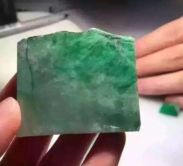 买翡翠原石什么坑口到底翡翠原石产地在哪-第2张图片-翡翠网 买翡翠原石什么坑口到底翡翠原石产地在哪-第2张图片-翡翠网