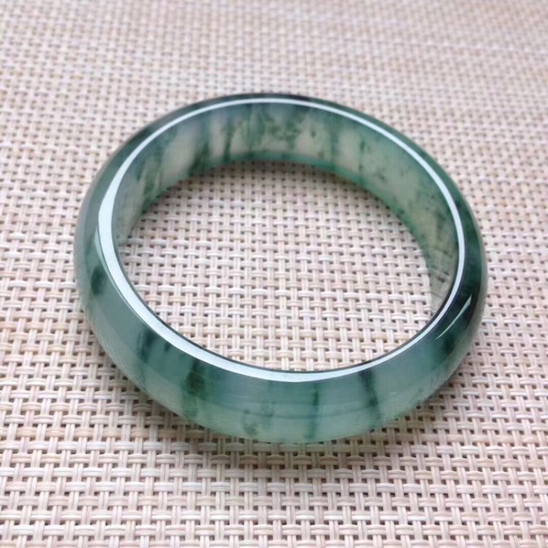 紫翡翠手镯保养,翡翠手镯如何保养-第1张图片-翡翠网 紫翡翠手镯保养,翡翠手镯如何保养-第1张图片-翡翠网