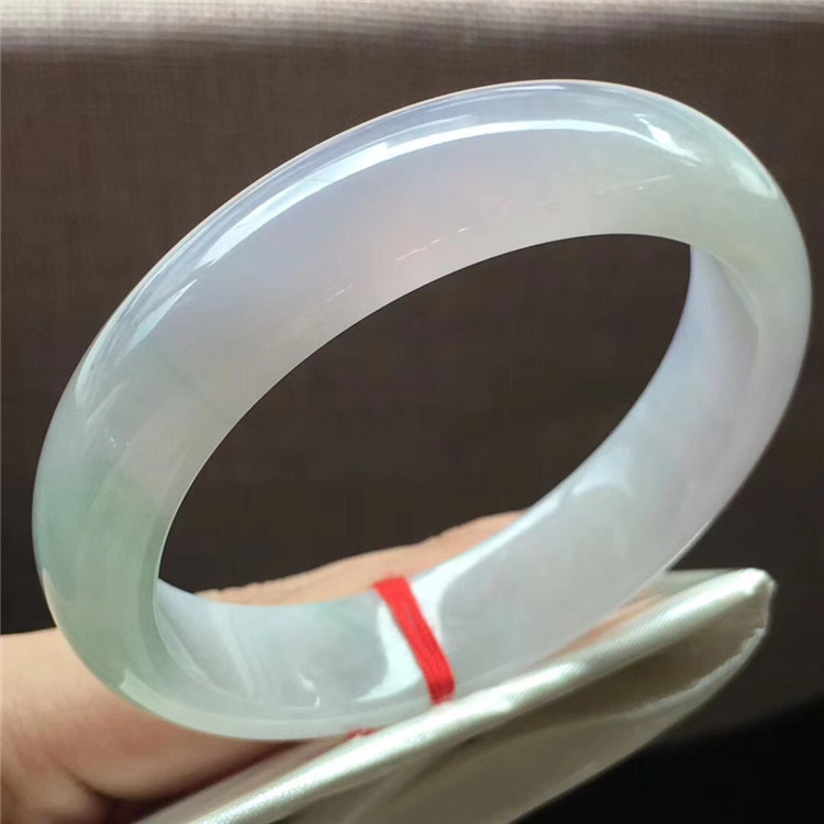紫翡翠手镯保养,翡翠手镯如何保养-第2张图片-翡翠网 紫翡翠手镯保养,翡翠手镯如何保养-第2张图片-翡翠网