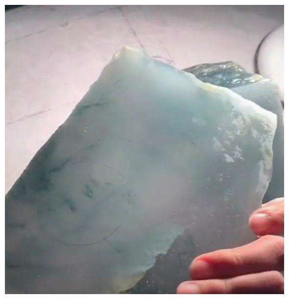 关于翡翠开的原石的信息-第1张图片-翡翠网 关于翡翠开的原石的信息-第1张图片-翡翠网