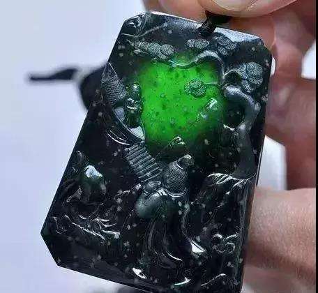 关于翡翠开的原石的信息-第2张图片-翡翠网 关于翡翠开的原石的信息-第2张图片-翡翠网