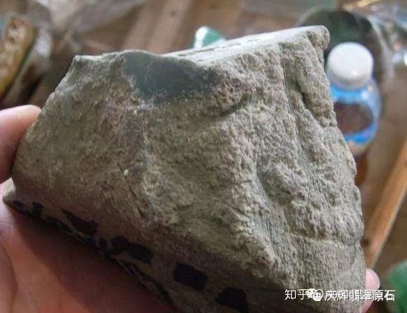 翡翠原石白雾出什么货,翡翠原石白雾怎么样-第1张图片-翡翠网 翡翠原石白雾出什么货,翡翠原石白雾怎么样-第1张图片-翡翠网