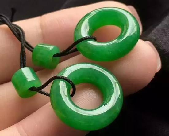 男人戴翡翠知识的简单介绍-第1张图片-翡翠网 男人戴翡翠知识的简单介绍-第1张图片-翡翠网