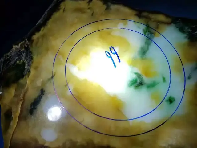 三彩翡翠原石切涨,极品福禄寿翡翠图片-第3张图片-翡翠网 三彩翡翠原石切涨,极品福禄寿翡翠图片-第3张图片-翡翠网