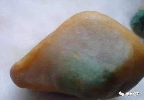 河流寻找翡翠原石,翡翠原石帝王绿180亿-第1张图片-翡翠网 河流寻找翡翠原石,翡翠原石帝王绿180亿-第1张图片-翡翠网