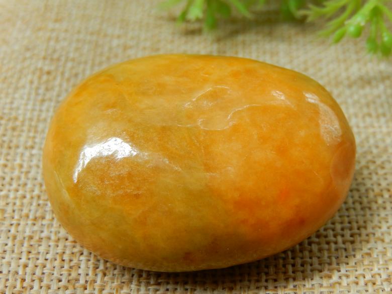 2公斤糯冰种翡翠原石价格,冰糯翡翠原石鉴别方法-第2张图片-翡翠网 2公斤糯冰种翡翠原石价格,冰糯翡翠原石鉴别方法-第2张图片-翡翠网