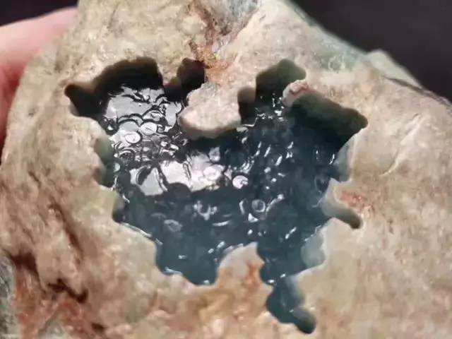 木那杨梅皮翡翠原石特点的简单介绍-第1张图片-翡翠网 木那杨梅皮翡翠原石特点的简单介绍-第1张图片-翡翠网