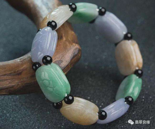 翡翠手珠价格一般多少钱翡翠手珠是大颗好还是小颗好-第1张图片-翡翠网 翡翠手珠价格一般多少钱翡翠手珠是大颗好还是小颗好-第1张图片-翡翠网