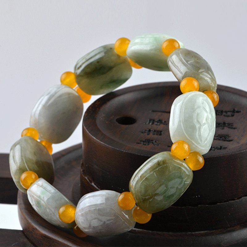 翡翠手珠价格一般多少钱翡翠手珠是大颗好还是小颗好-第2张图片-翡翠网 翡翠手珠价格一般多少钱翡翠手珠是大颗好还是小颗好-第2张图片-翡翠网