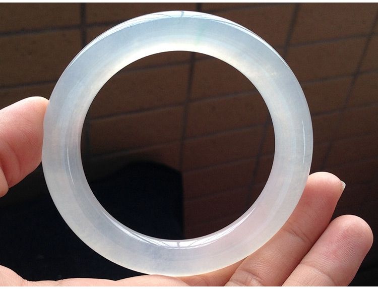 戴翡翠镯子有什么好处兄弟翡翠手镯好吗-第1张图片-翡翠网 戴翡翠镯子有什么好处兄弟翡翠手镯好吗-第1张图片-翡翠网