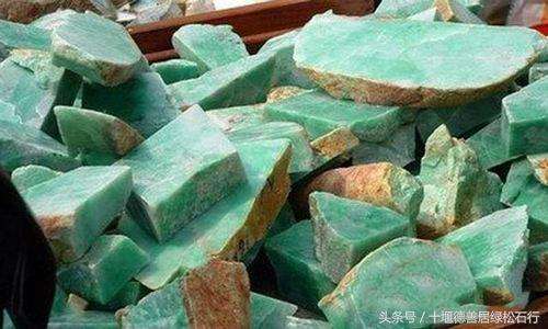 翡翠原石保存方法翡翠切开后不抛光图片-第2张图片-翡翠网 翡翠原石保存方法翡翠切开后不抛光图片-第2张图片-翡翠网