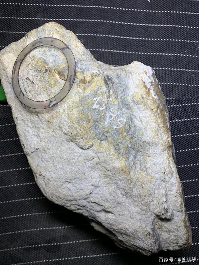 茂名帝王绿木那翡翠原石中国最贵的翡翠原石排名榜-第2张图片-翡翠网 茂名帝王绿木那翡翠原石中国最贵的翡翠原石排名榜-第2张图片-翡翠网