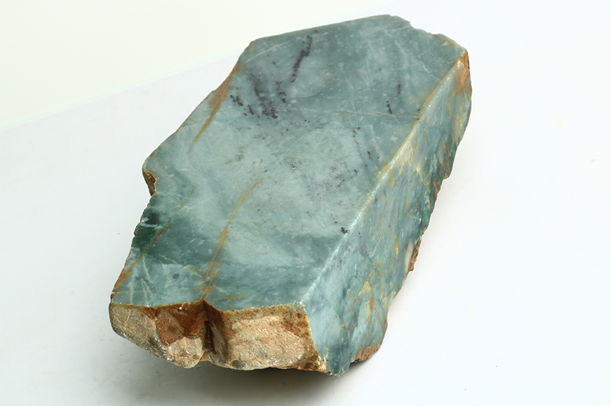 翡翠原石不怕裂怕黑线翡翠原石切开全是裂有用吗-第1张图片-翡翠网 翡翠原石不怕裂怕黑线翡翠原石切开全是裂有用吗-第1张图片-翡翠网