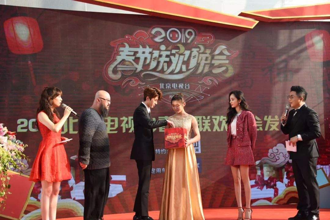 北京卫视春晚代言人发布会北京卫视春晚节目单2022-第2张图片-翡翠网 北京卫视春晚代言人发布会北京卫视春晚节目单2022-第2张图片-翡翠网
