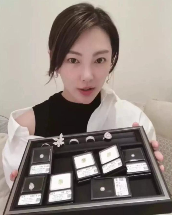 碎钻不值钱谁说的,一克拉以下的钻石真的不值钱吗-第1张图片-翡翠网 碎钻不值钱谁说的,一克拉以下的钻石真的不值钱吗-第1张图片-翡翠网