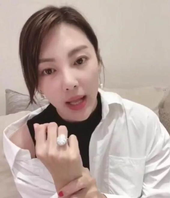 碎钻不值钱谁说的,一克拉以下的钻石真的不值钱吗-第8张图片-翡翠网 碎钻不值钱谁说的,一克拉以下的钻石真的不值钱吗-第8张图片-翡翠网