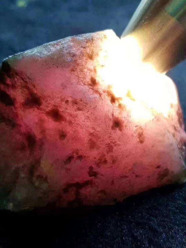 翁巴列翡翠原石翁巴列是什么场口-第1张图片-翡翠网 翁巴列翡翠原石翁巴列是什么场口-第1张图片-翡翠网