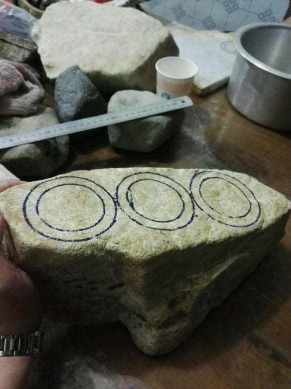 翁巴列翡翠原石翁巴列是什么场口-第2张图片-翡翠网 翁巴列翡翠原石翁巴列是什么场口-第2张图片-翡翠网