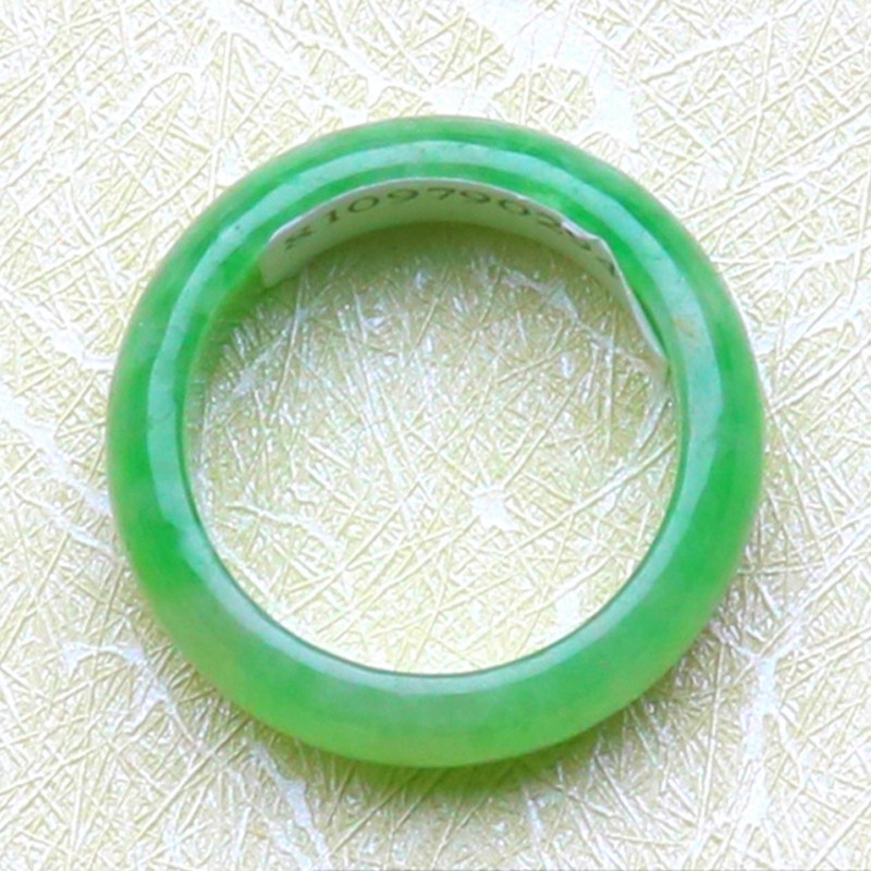 翡翠玉戒指价格及图片戒指戴翡翠的好还是玉的好-第2张图片-翡翠网 翡翠玉戒指价格及图片戒指戴翡翠的好还是玉的好-第2张图片-翡翠网