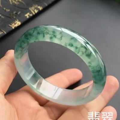 翡翠手镯重种水还是重色翡翠的种水地色知识-第2张图片-翡翠网 翡翠手镯重种水还是重色翡翠的种水地色知识-第2张图片-翡翠网