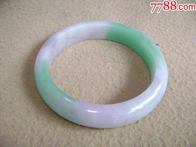 翡翠手镯糯种豆种之间价格的简单介绍-第1张图片-翡翠网 翡翠手镯糯种豆种之间价格的简单介绍-第1张图片-翡翠网