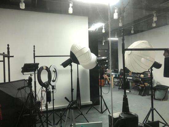 直播需要的设备有哪些的简单介绍-第2张图片-翡翠网 直播需要的设备有哪些的简单介绍-第2张图片-翡翠网