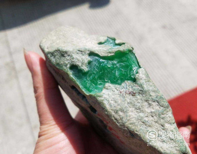 翡翠原石密度大小的区别的简单介绍-第1张图片-翡翠网 翡翠原石密度大小的区别的简单介绍-第1张图片-翡翠网
