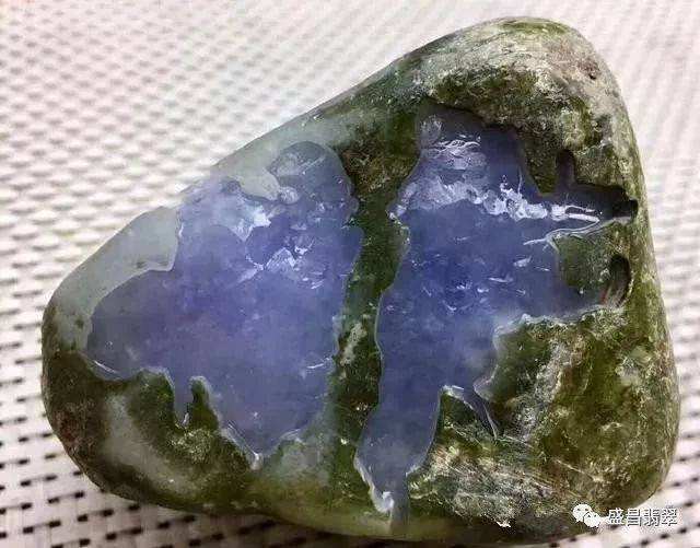 翡翠原石刀砍纹好吗,翡翠变种的原石-第1张图片-翡翠网 翡翠原石刀砍纹好吗,翡翠变种的原石-第1张图片-翡翠网