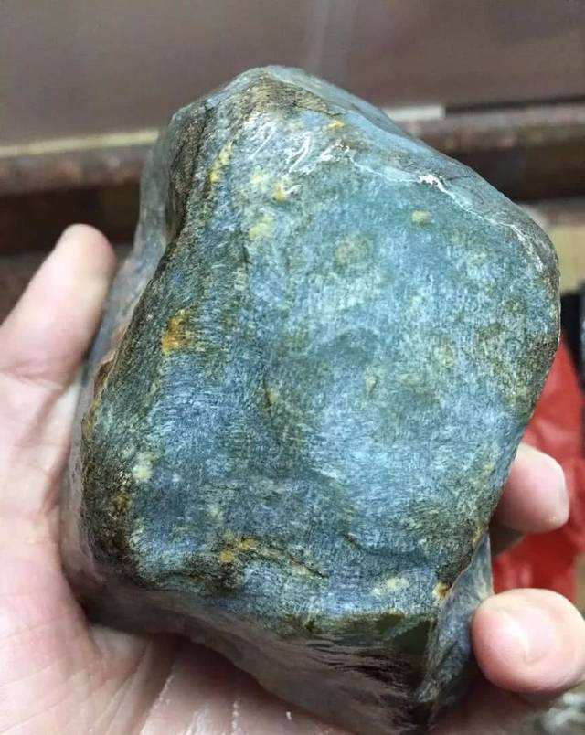 翡翠原石刀砍纹好吗,翡翠变种的原石-第2张图片-翡翠网 翡翠原石刀砍纹好吗,翡翠变种的原石-第2张图片-翡翠网