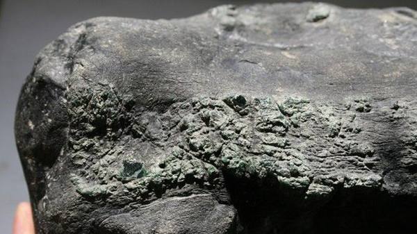 翡翠原石白蟒翡翠原石出黄雾-第1张图片-翡翠网 翡翠原石白蟒翡翠原石出黄雾-第1张图片-翡翠网