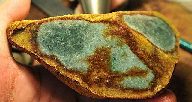 翡翠种嫩要多久会变种翡翠原石变种技巧-第2张图片-翡翠网 翡翠种嫩要多久会变种翡翠原石变种技巧-第2张图片-翡翠网