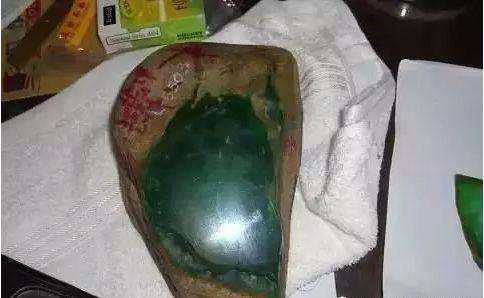 翡翠原石切石方法,翡翠原石自己可以切吗-第2张图片-翡翠网