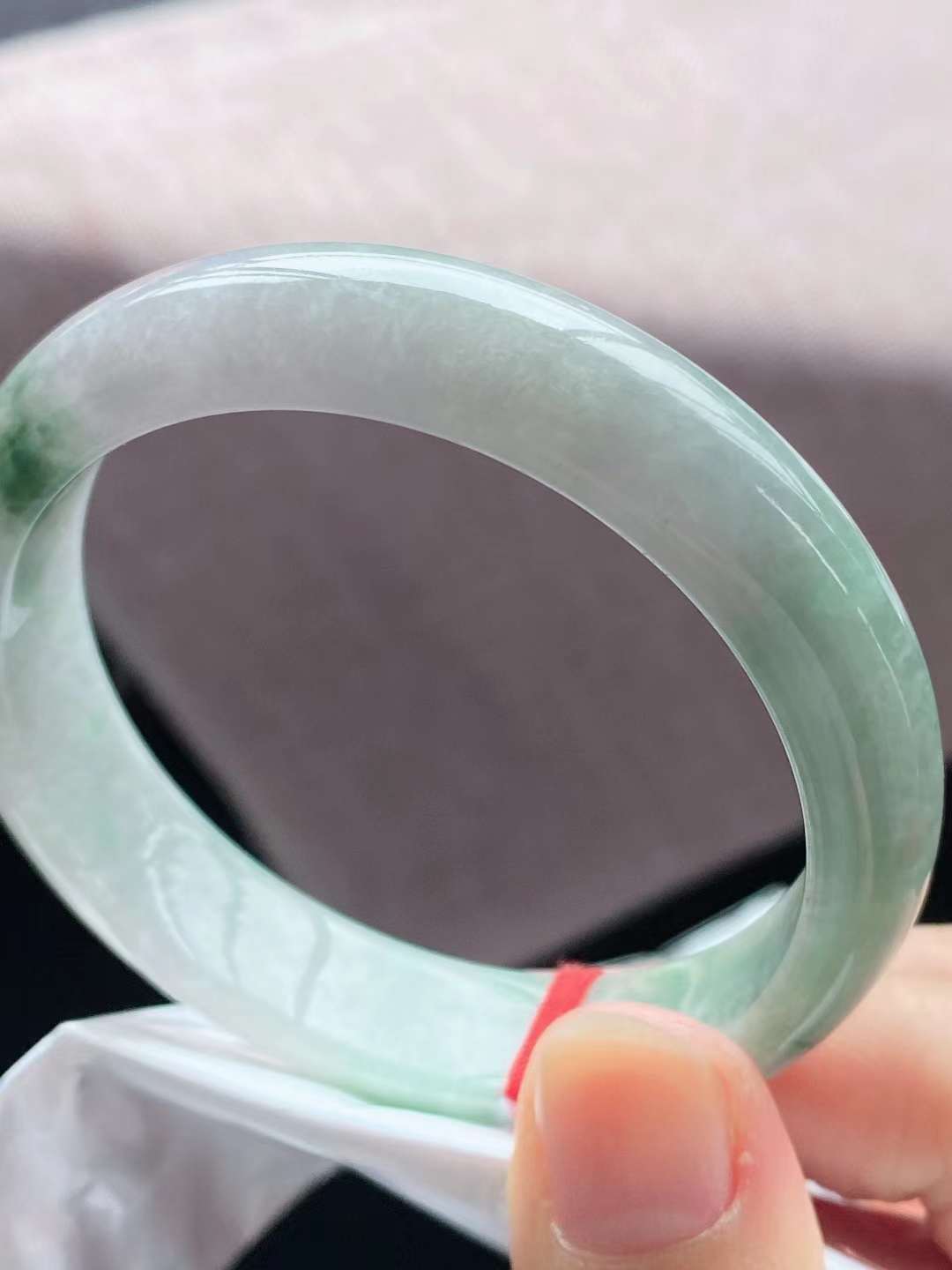 翡翠手镯冰飘花价格,飘花玉手镯市场价是多少-第1张图片-翡翠网