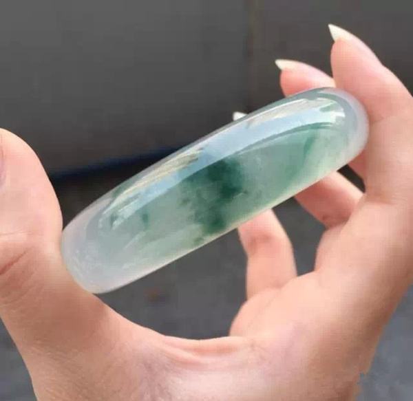 七八万左右的车排行榜,七八万左右翡翠手镯-第1张图片-翡翠网