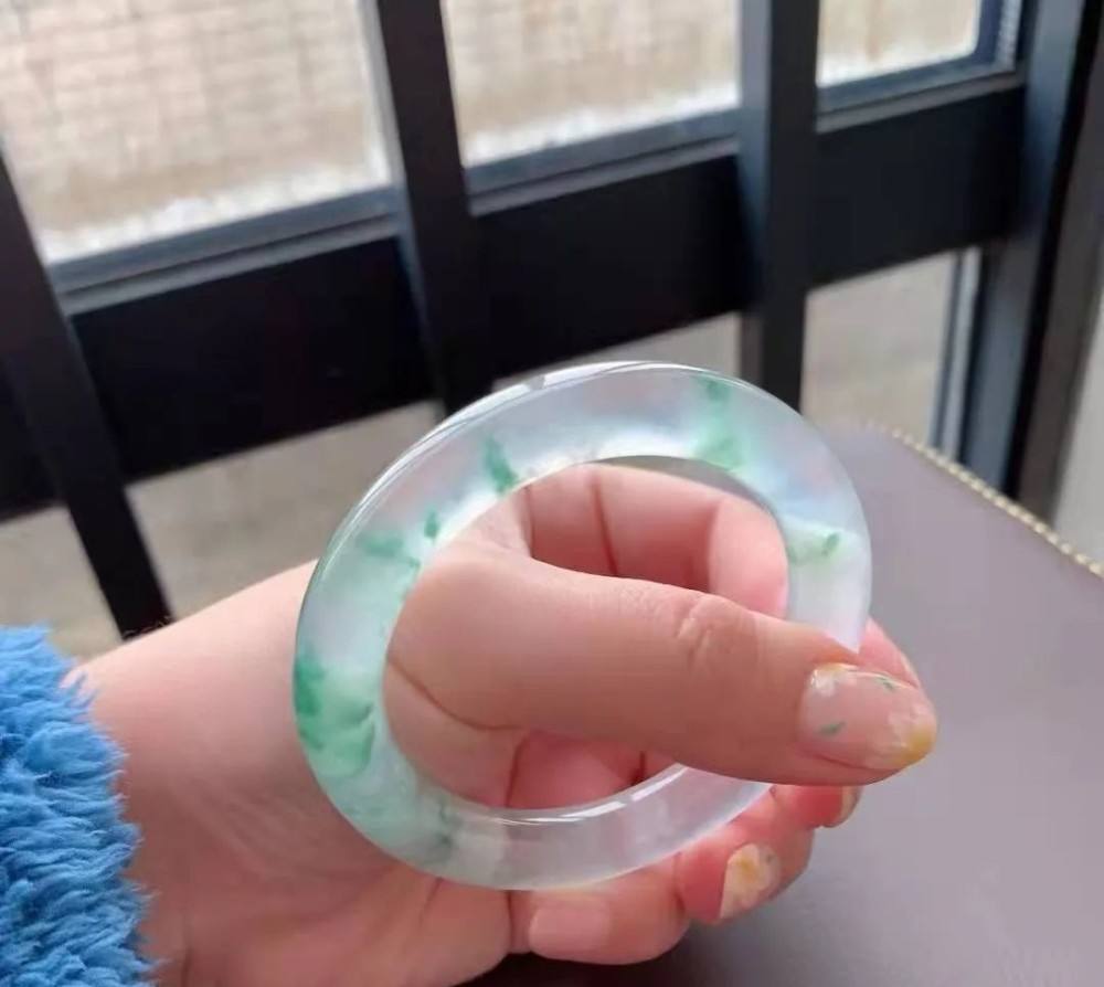 美之韵家的翡翠手镯是真的吗世纪缘买的翡翠手镯靠谱吗-第1张图片-翡翠网