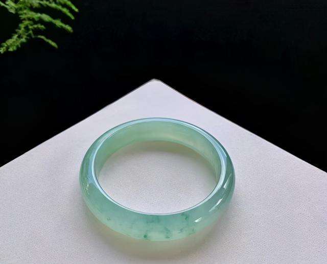 美之韵家的翡翠手镯是真的吗世纪缘买的翡翠手镯靠谱吗-第2张图片-翡翠网