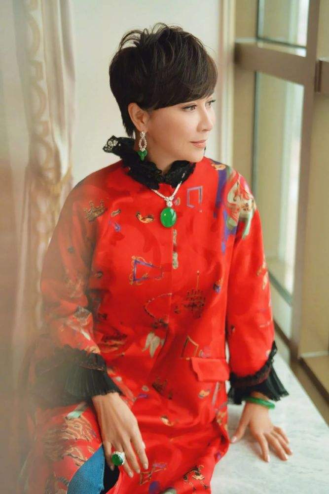 谭维维春晚翡翠知识,韩磊谭维维2017春晚不忘初心-第1张图片-翡翠网 谭维维春晚翡翠知识,韩磊谭维维2017春晚不忘初心-第1张图片-翡翠网