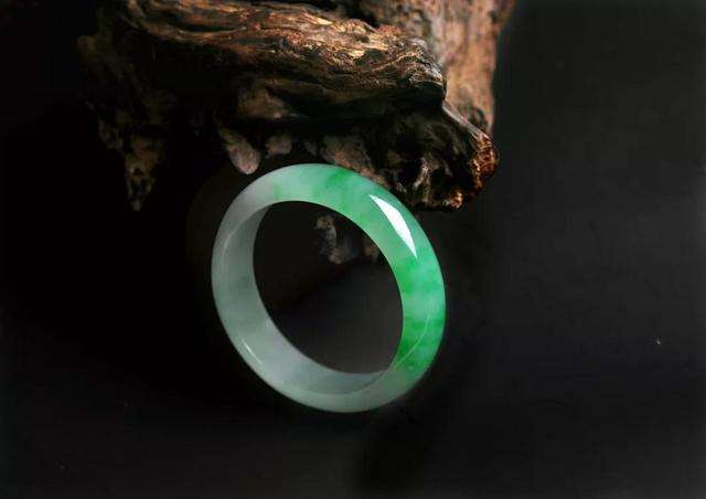 翡翠的专业知识认识,翡翠的专业知识和语术-第2张图片-翡翠网 翡翠的专业知识认识,翡翠的专业知识和语术-第2张图片-翡翠网