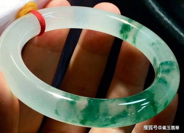 南通翡翠手镯多少钱一只的简单介绍-第1张图片-翡翠网